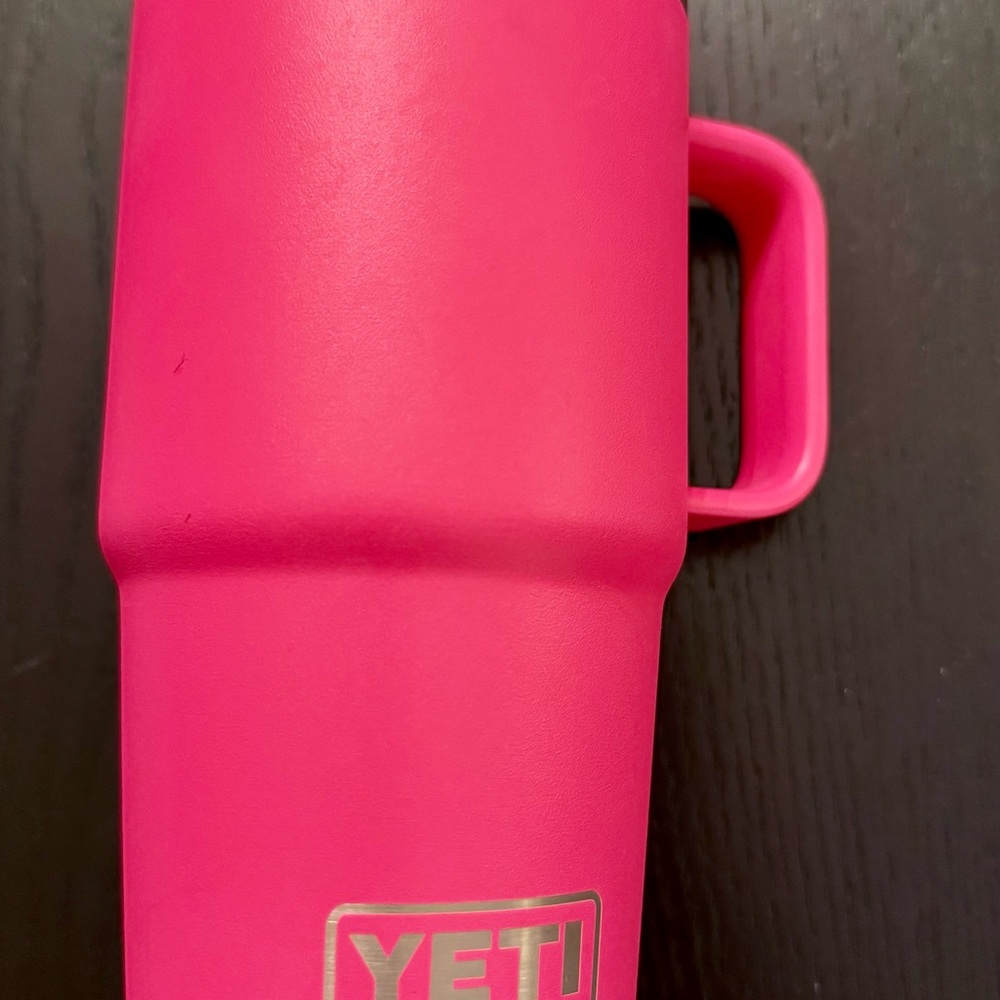 YETI 25 oz Hot Pink Travel Mug